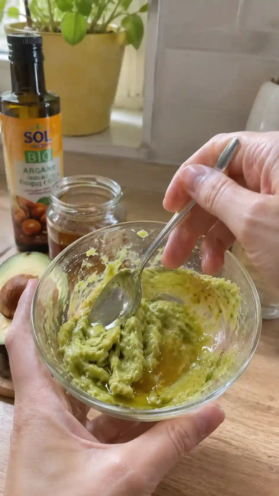 Hausmittel gegen trockenes Haar aus Avocado und Honig selbst gemacht
