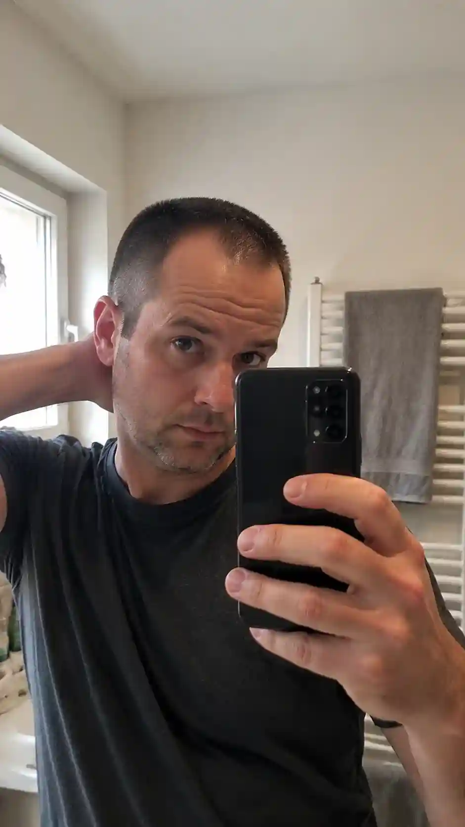 Buzz Cut als Frisur bei Haarausfall und Geheimratsecken