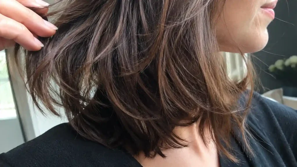 Stufiger Long Bob mit sichtbarer Textur