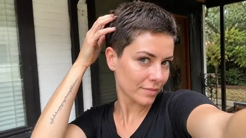 Pixie Buzz Cut Frisur für Frauen